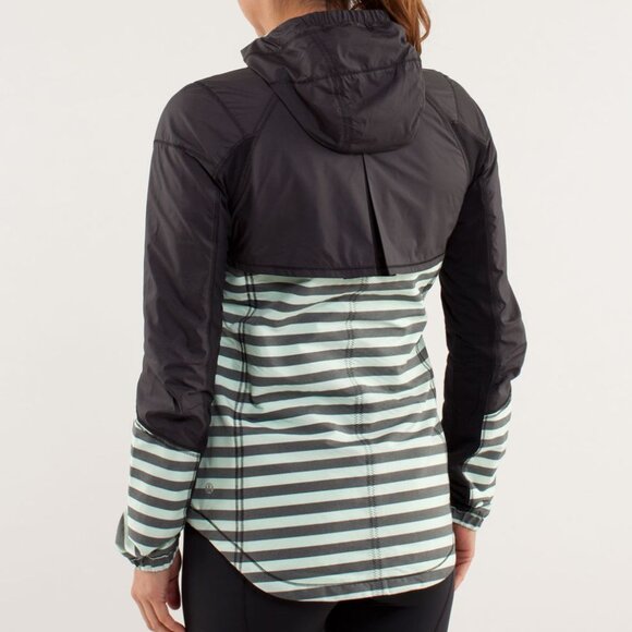 Like new! Lululemon Run Get Up & Glow Jacket coat Reflective, black & mint green - Picture 3 of 13